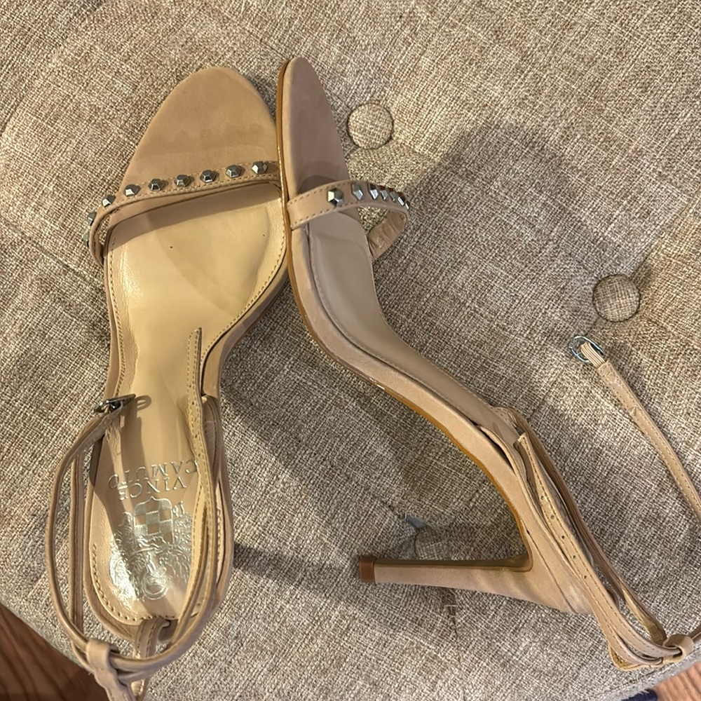 VINCE CAMUTO sandals  New